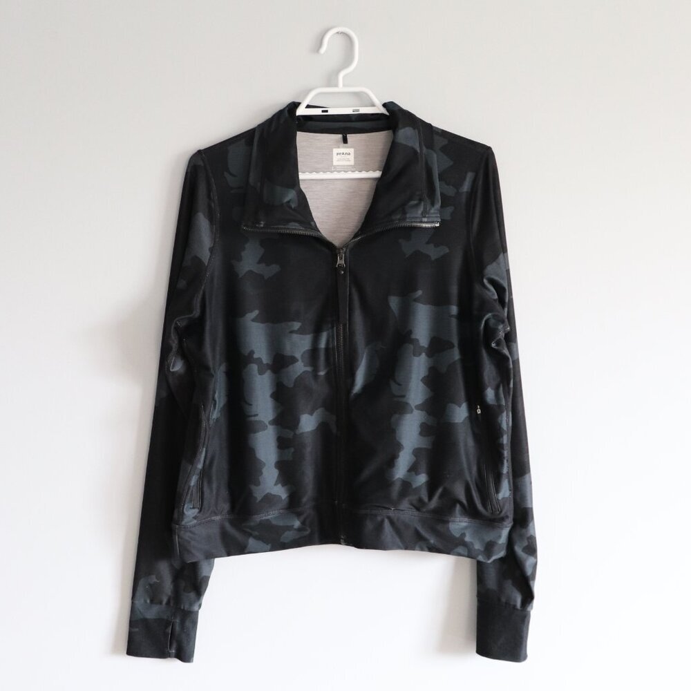 Prana Women's Sz L Camo Lanya Full Zip Pocket‎ Thumb Holes Stretch Active Jacket